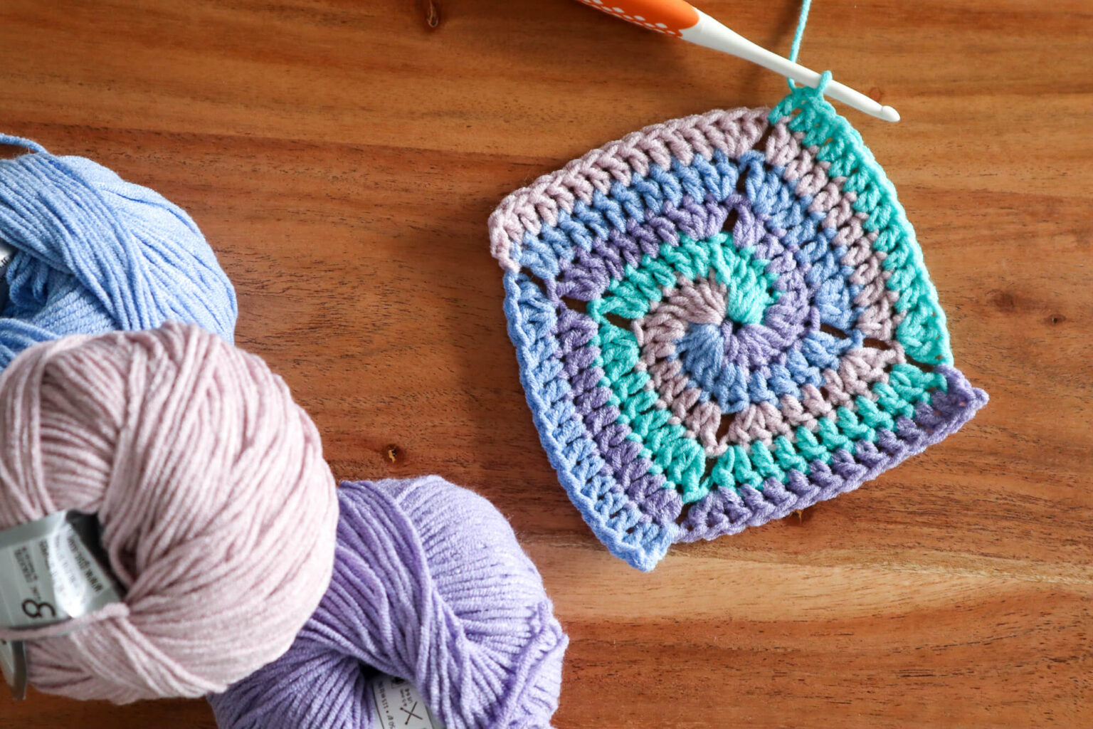 Modern Spiral Granny Square Pattern